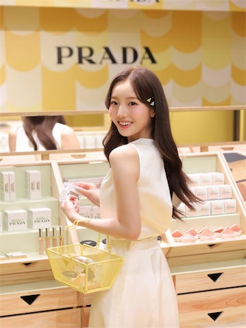 本田真凜、「プラダ ビューティ」ポップアップでコスメを満喫「可愛い空間に心ときめきました」