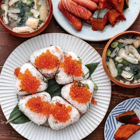 夜食はパパッと作れて お腹も満足させるべし おにぎり のおすすめレシピ16選 モデルプレス 夜食はパパッと作れて お腹も満足させるべし おにぎり のおすすめレシピ16選 モデルプレス