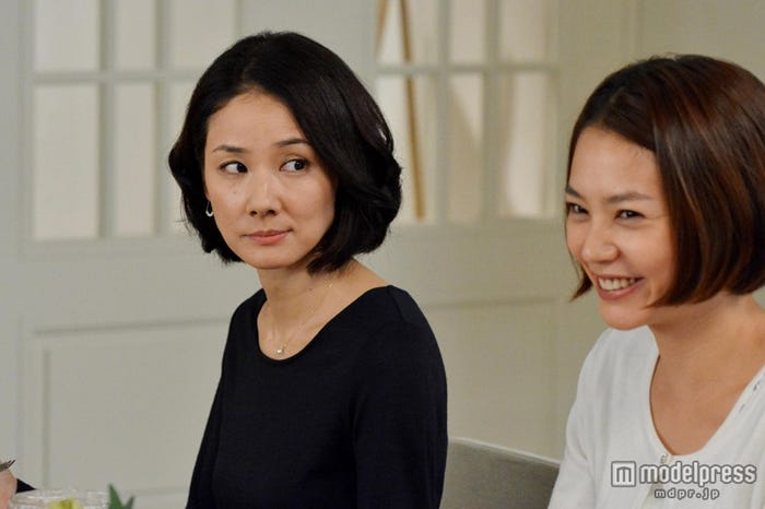 左から:吉田羊、浅見れいな(C)関西テレビ