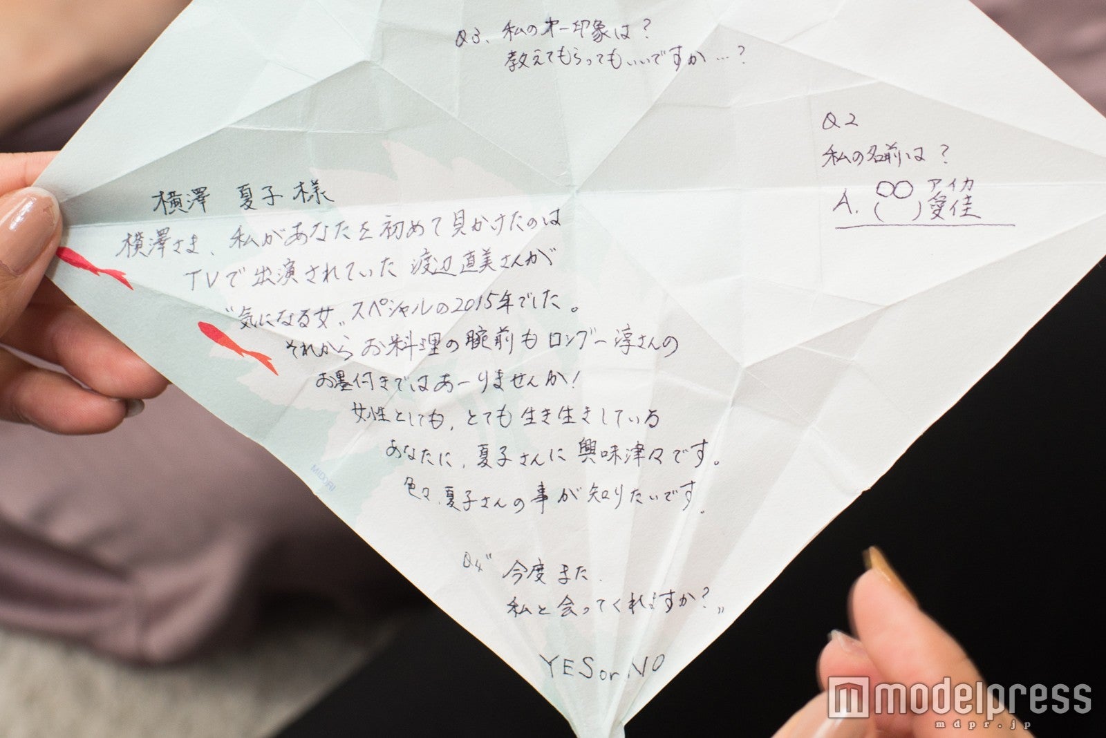 （左から）横澤夏子、鶴愛佳（C）モデルプレス