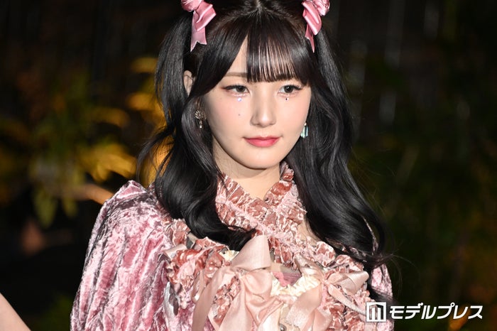 登録者数140万超美人YouTuber、色白美腕際立つノースリシャツコーデに絶賛の声「誰もが振り返る可愛さ」「透明感レベチ」と反響