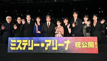 えっ綺麗！産後3カ月なのか！？ 168cm人気女優が舞台挨拶に現る 健康的な長身に凄い衣装 透明感が依然最強 衣装どうなってるの？