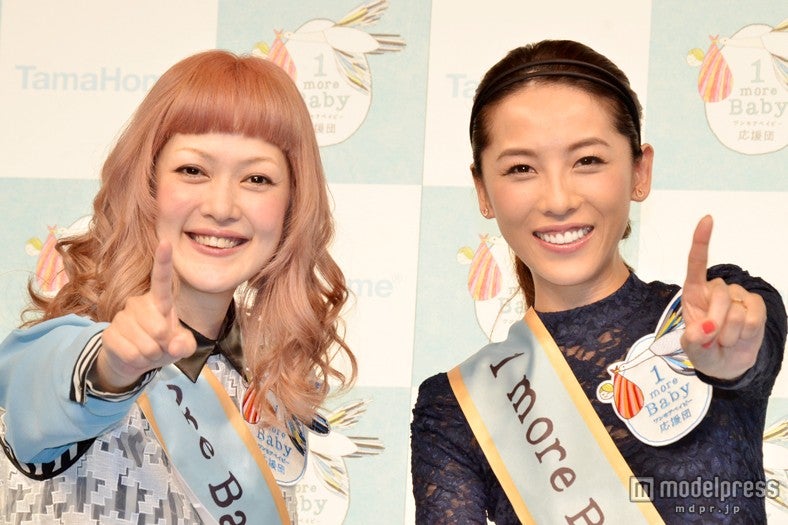 松嶋尚美（左）と矢沢心（左）