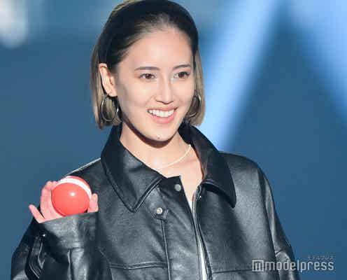 藤井夏恋、ブラックコーデで美ウエストちらり ばんばんざいとのハプニングも<TGC しずおか 2024>