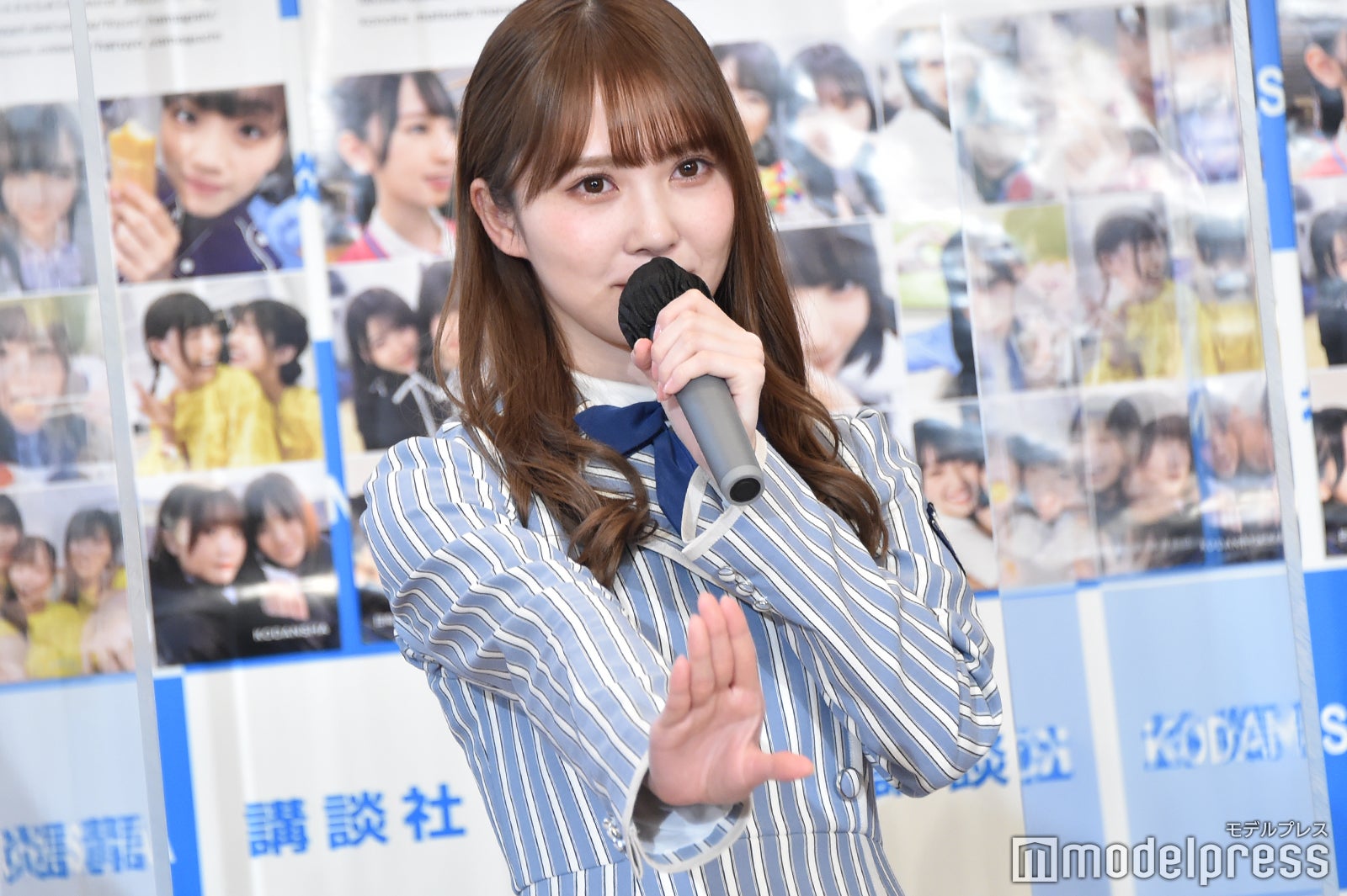 加藤史帆「ハグしか勝たん！」（C）モデルプレス