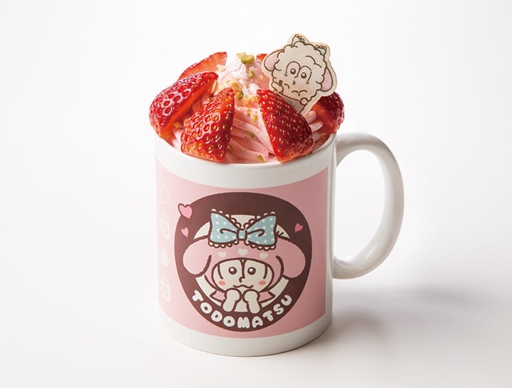 トド松とマイメロディのKAWAII☆ストロベリーカフェラテ990円（税抜）（C）赤塚不二夫／おそ松さん製作委員会 （C）1976，1979，1984，1988，1996，2017 SANRIO CO．，LTD．