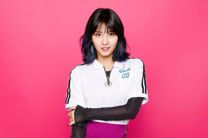 モモ(画像提供:ワーナーミュージック・ジャパン)