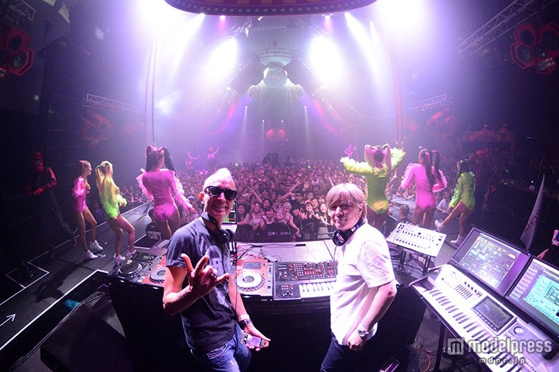 マーク・パンサー、小室哲哉