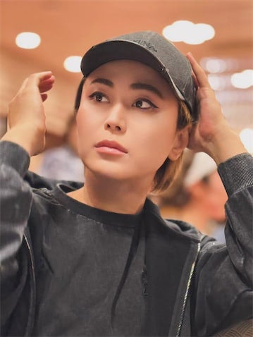 氷川きよし、“KIINA.”キャップがよく似合う美麗ショット公開「可愛い～」