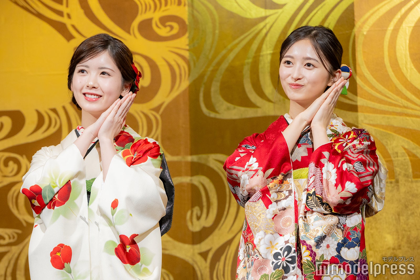 “にょろにょろ世代”を表現する筒井あやめ、井上和／乃木坂46成人式（C）モデルプレス