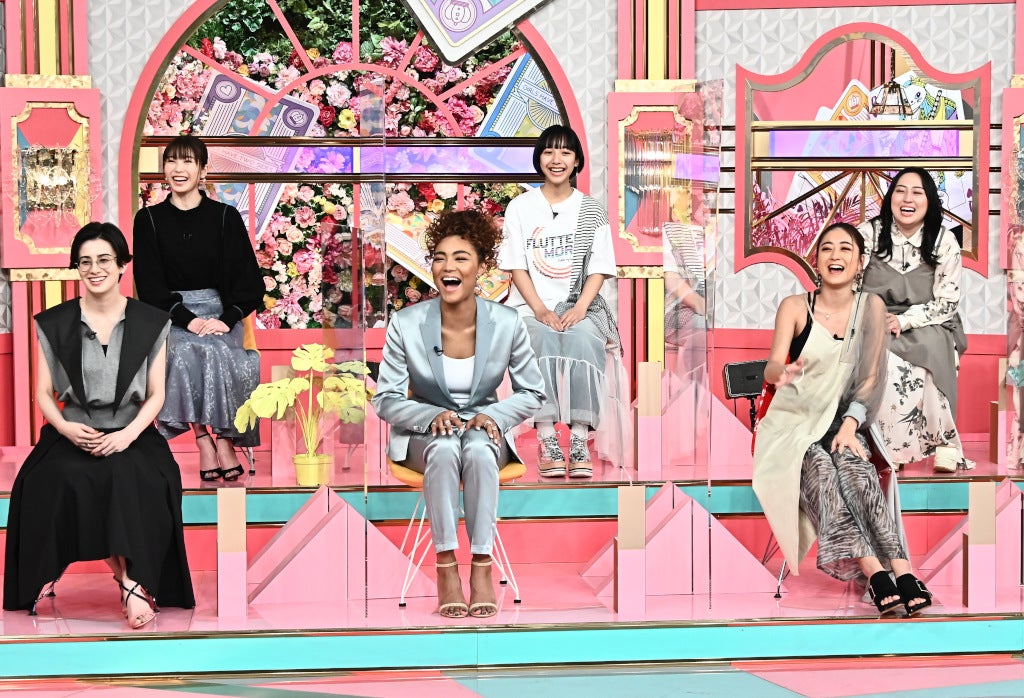 （前列左から）ホラン千秋、Crystal Kay、池田美優（後列左から）横山由依、山之内すず、丸山礼（C）TBS
