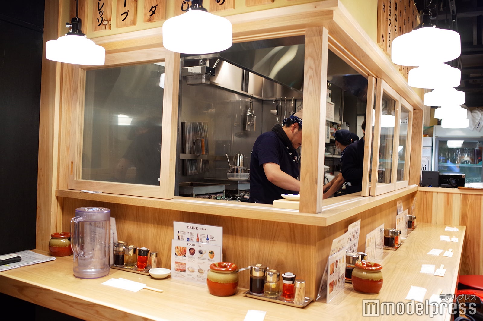 餃子歩兵 銀座店店内（C）モデルプレス