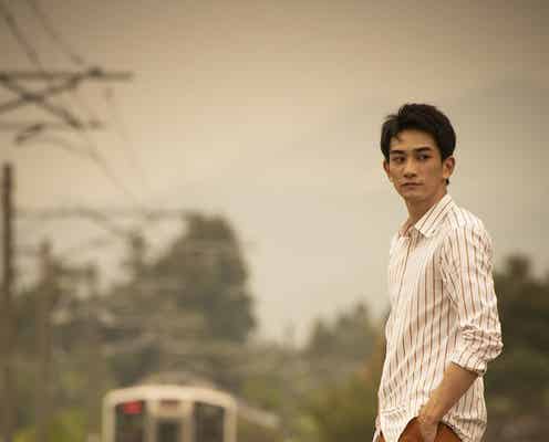 町田啓太、地元でリラックス 初写真集「BASIC」先行カット解禁