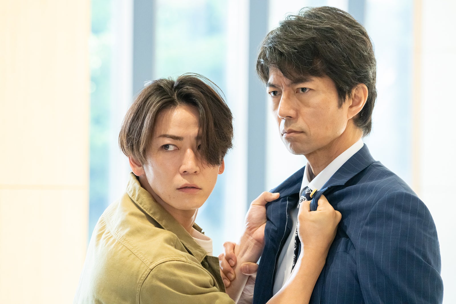 亀梨和也、仲村トオル「Destiny」第2話より（C）テレビ朝日