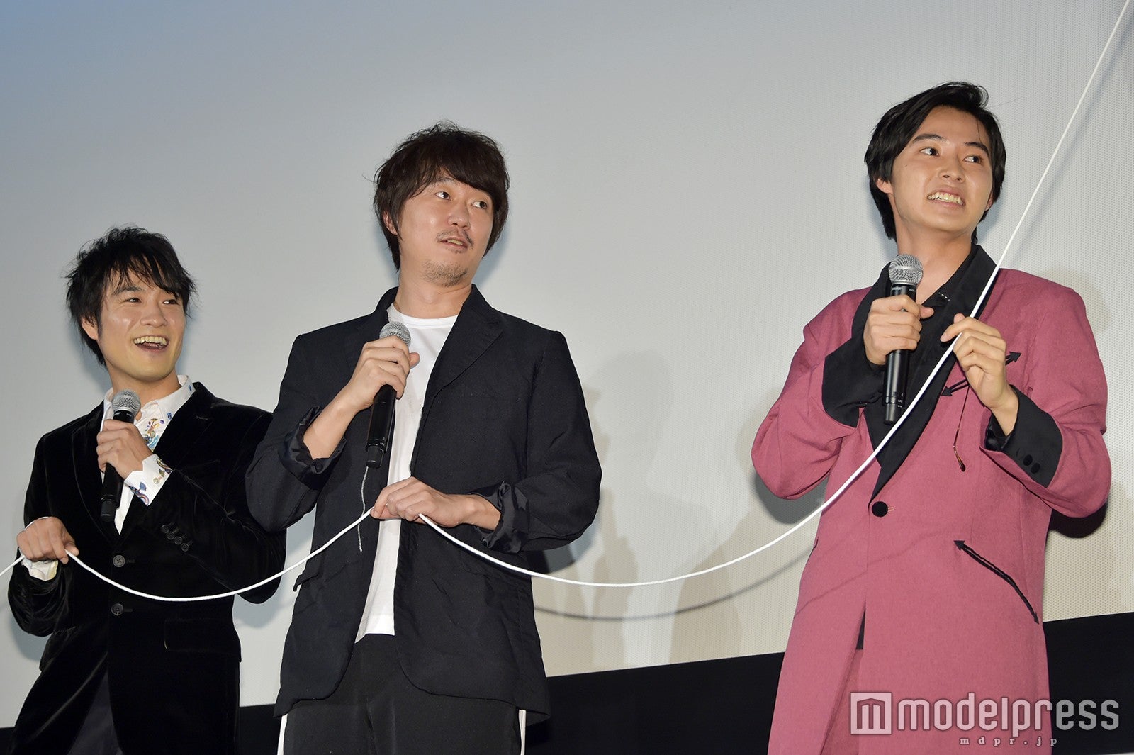 笠原秀幸、新井浩文、山崎賢人（C）モデルプレス