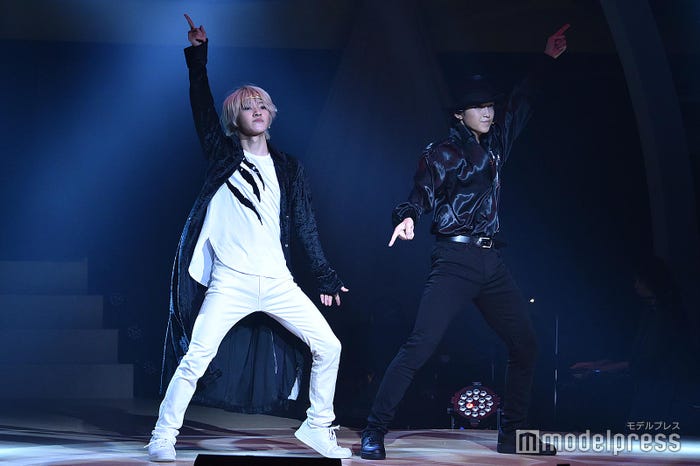 キレのあるシンクロダンスで魅了した元木湧、豊田陸人/「SEVENー西遊記7つの戦いー」ゲネプロより(C)モデルプレス