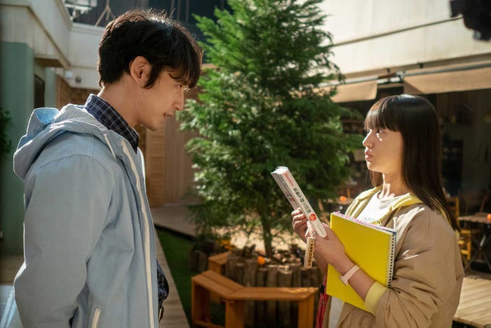 坂口健太郎、清原果耶 (C)NHK