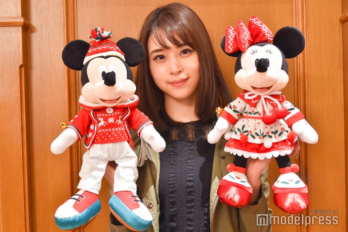 ぬいぐるみ各¥4,800/モデル:山本成美(C)モデルプレス(C)Disney