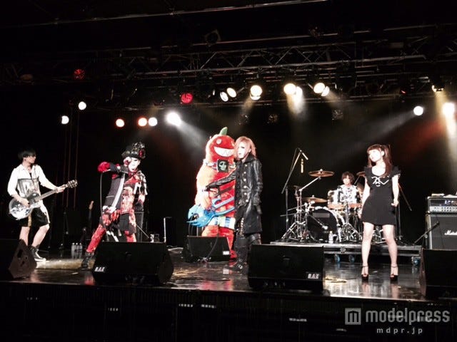 スペシャルユニットを結成しパフォーマンス(C)関西テレビ