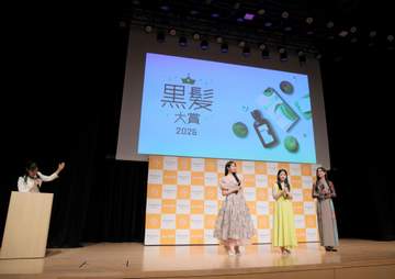 「女優さんかと♥」「一瞬誰？！眩しい」引退発表の女子選手 黒艶ロング髪で登場、会場もSNSも騒然「うわぁ♥」本人は「気恥ずかしい…」