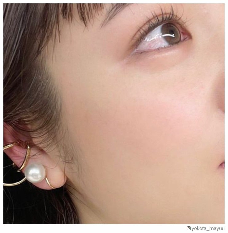 横田真悠、ドアップショット公開「目が綺麗すぎる」「ドキドキした」と話題に