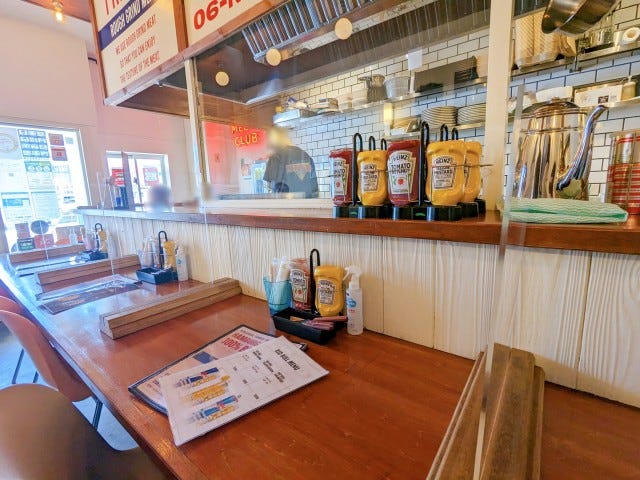 オープン前から行列も!大満足間違いなしのボリューミーなハンバーガー【大阪府東大阪市】