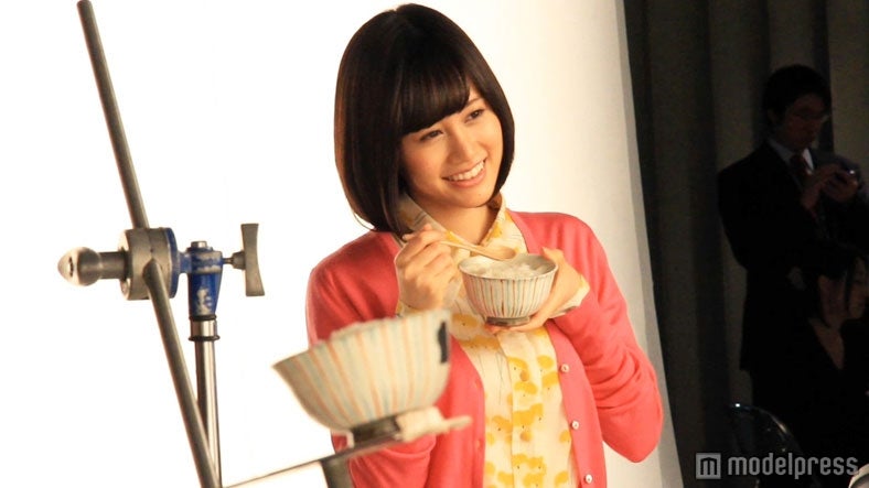 AKB48前田敦子／「のっけるふりかけ」シリーズ新CMメイキングショット