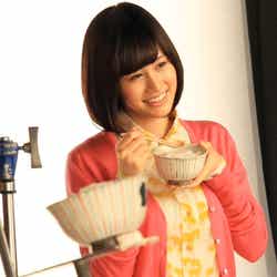 AKB48前田敦子/「のっけるふりかけ」シリーズ新CMメイキングショット