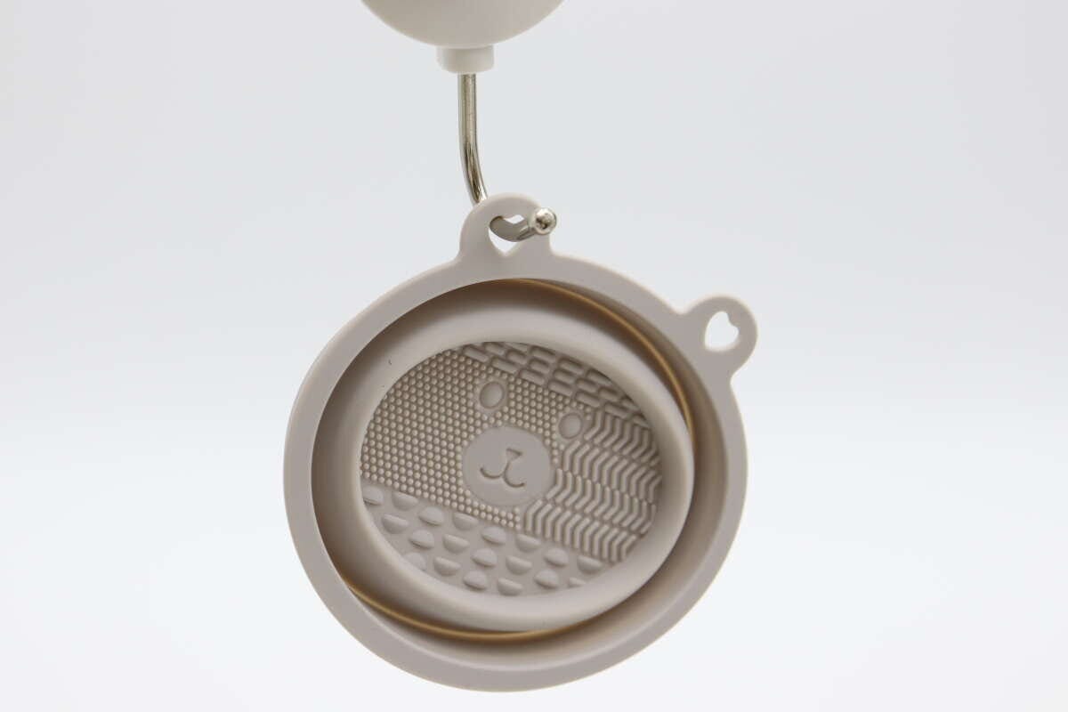 メイクブラシクリーナー　吊るせる