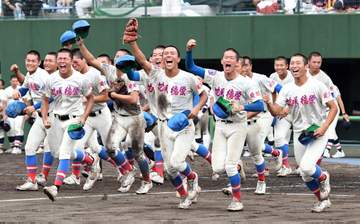 埼玉大会 花咲徳栄2年ぶり9度目V 春は8-0から逆転負け 涙のエース黒川「悔し負け方をした甲子園に戻れる」リベンジの夏へ「優勝目指す」