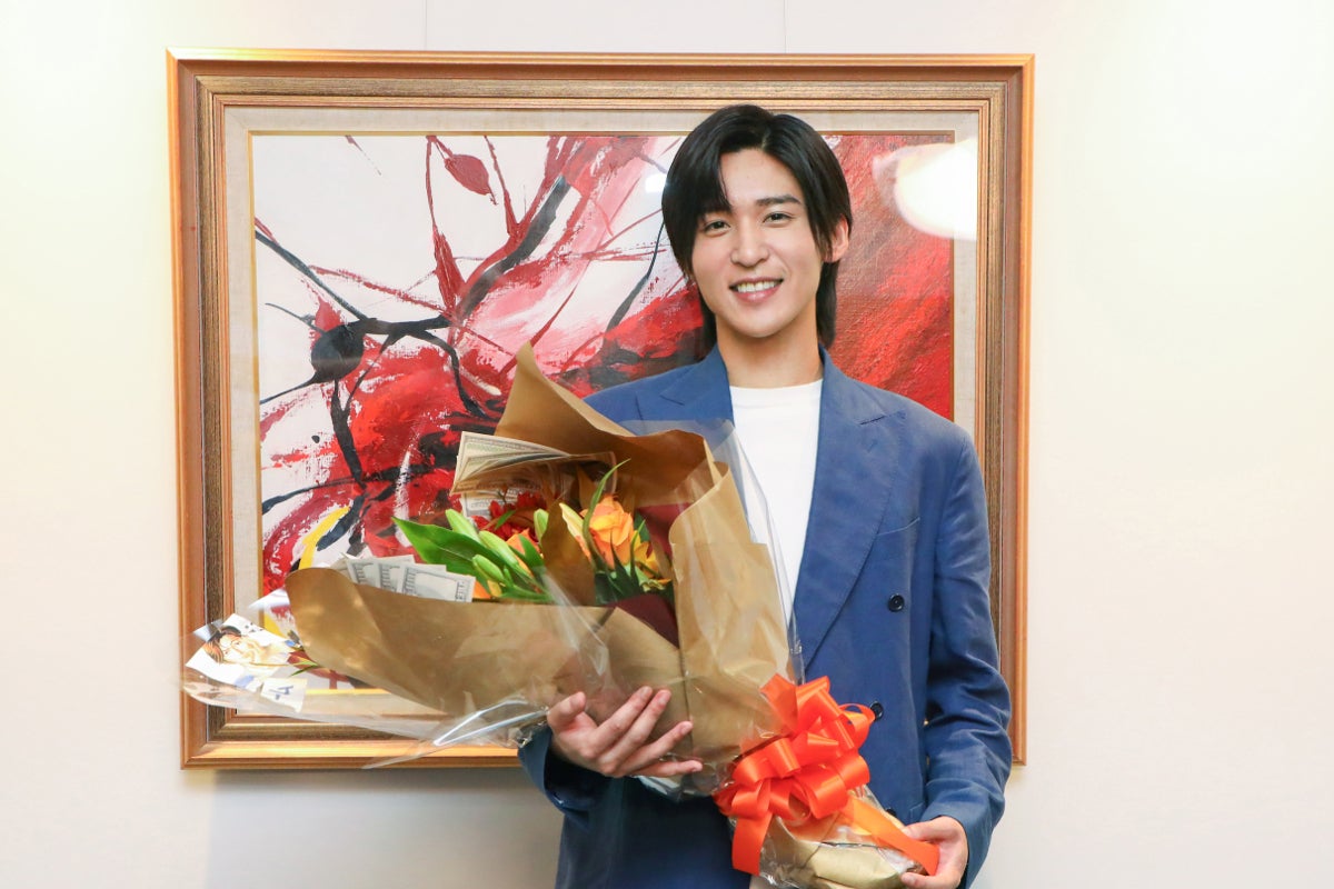 Snow Man目黒蓮、涙の佐野勇斗と熱いハグ「トリリオンゲーム」クランクアップ＜コメント＞