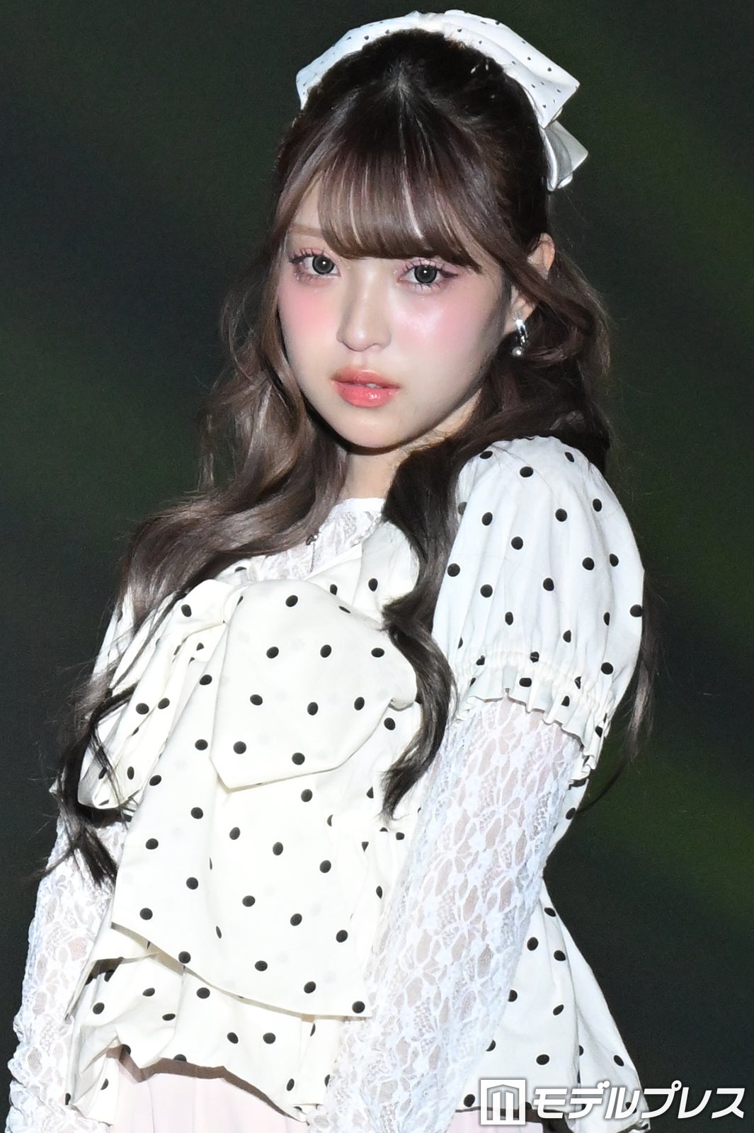 MINAMI、ドット柄×ピンクパンツで甘めガーリールック 可憐な笑顔で魅了【TGC新潟2026】