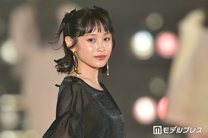 高橋愛、美人母と2人旅「こんな綺麗な親子が歩いてたら目立ちそう」「本当ママさんと仲良い」の声