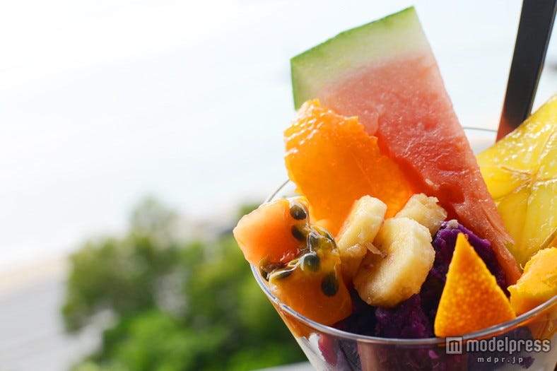 濃厚フルーツに癒やされる、沖縄の海カフェスイーツ