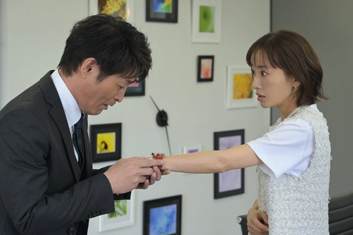 安田顕、松本まりか「奪い愛、真夏」第1話(C)テレビ朝日