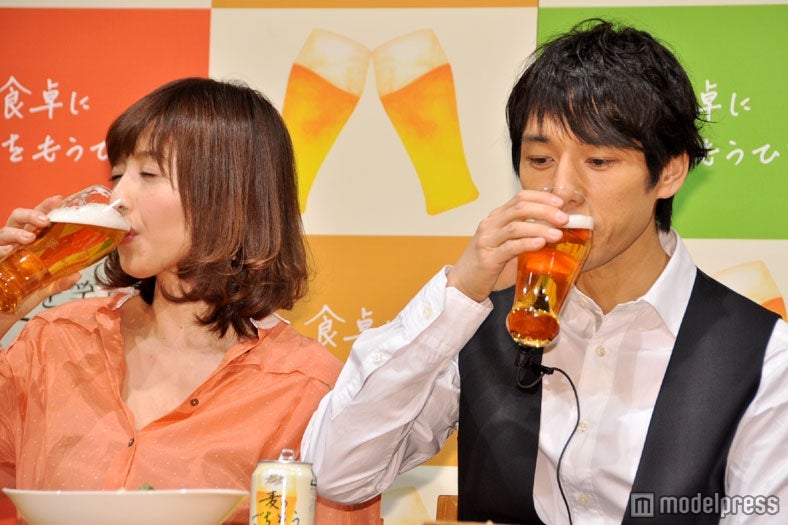 （写真左から）片瀬那奈、西島秀俊