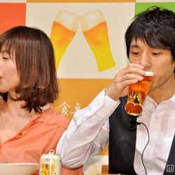 (写真左から)片瀬那奈、西島秀俊