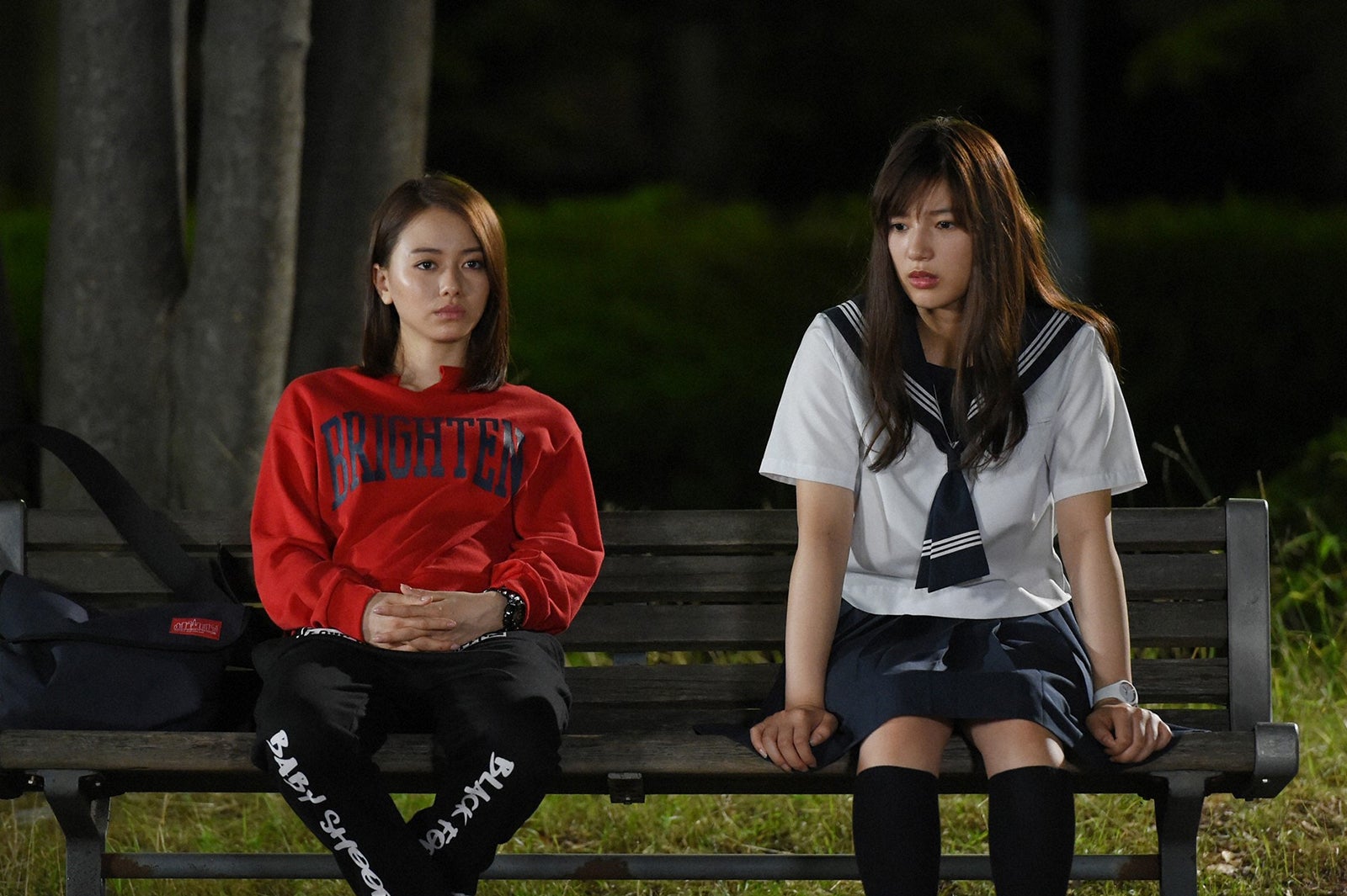 山本舞香、石井杏奈／「チア☆ダン」第4話より（C）TBS