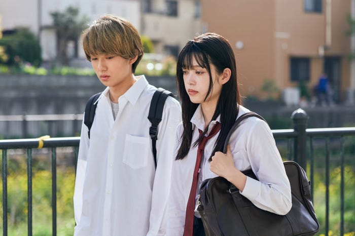 大西利空、高石あかり(C)sora・白泉社(C)「墜落JKと廃人教師」製作委員会・MBS