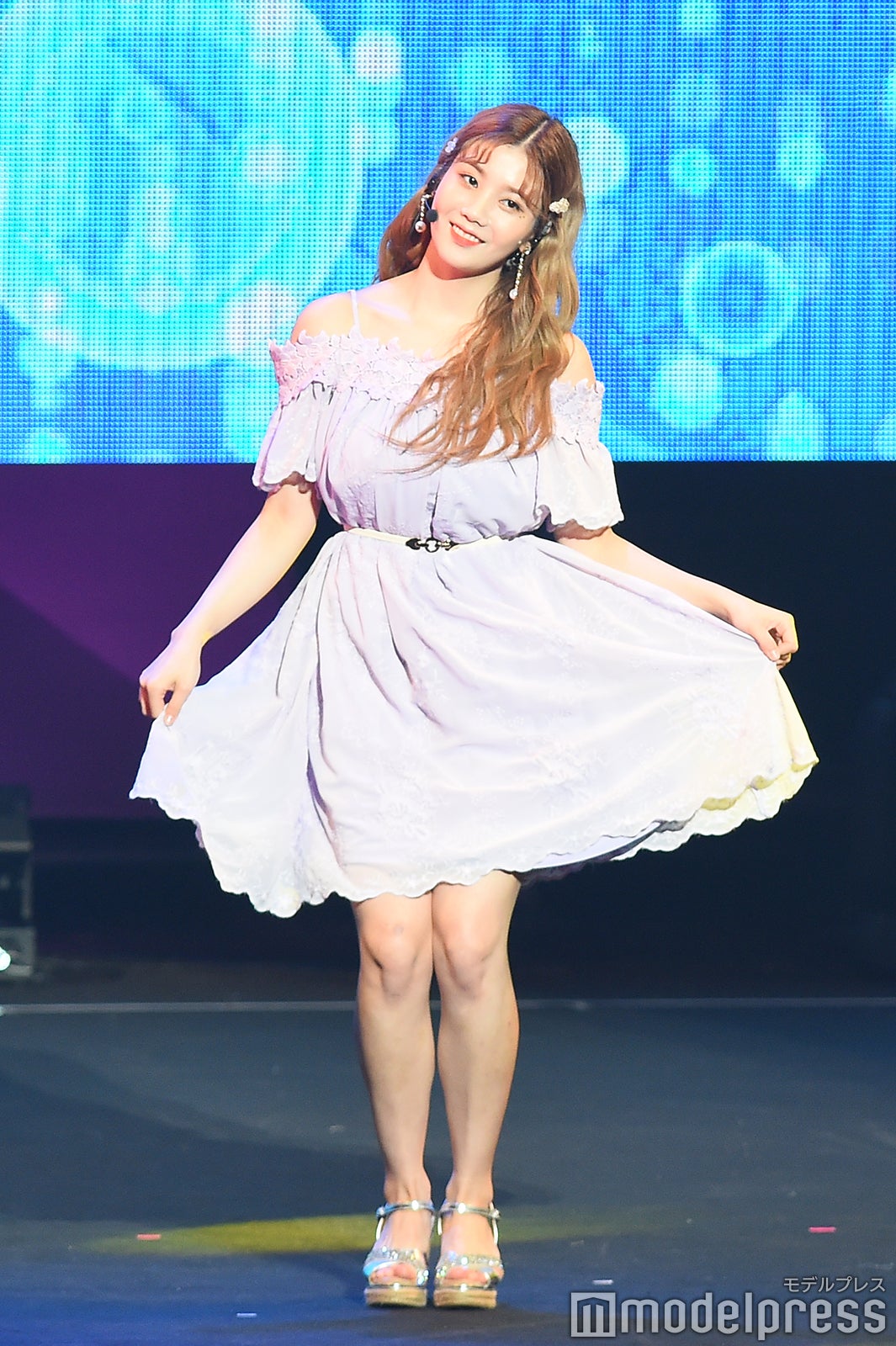 IZ*ONE出身クォン・ウンビ、美スタイル際立つ水着姿でライブ