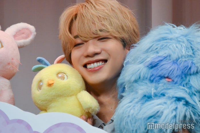 ぼさにまるに囲まれる森愁斗(C)モデルプレス