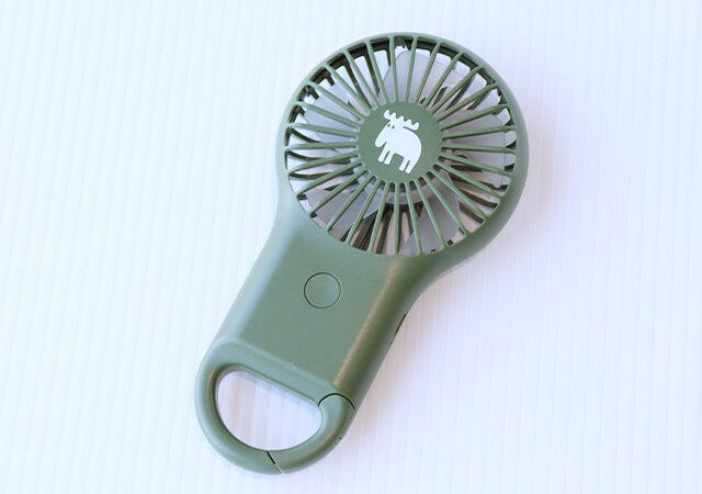 ムック本　ムック　付録　人気　おすすめ　オススメ　宝島社　宝島　レビュー　便利　優秀　当たり　最高　2023　moz　アウトドア　キャンプ　カラビナ付きハンディファン　ハンディファン　扇風機　カーキ