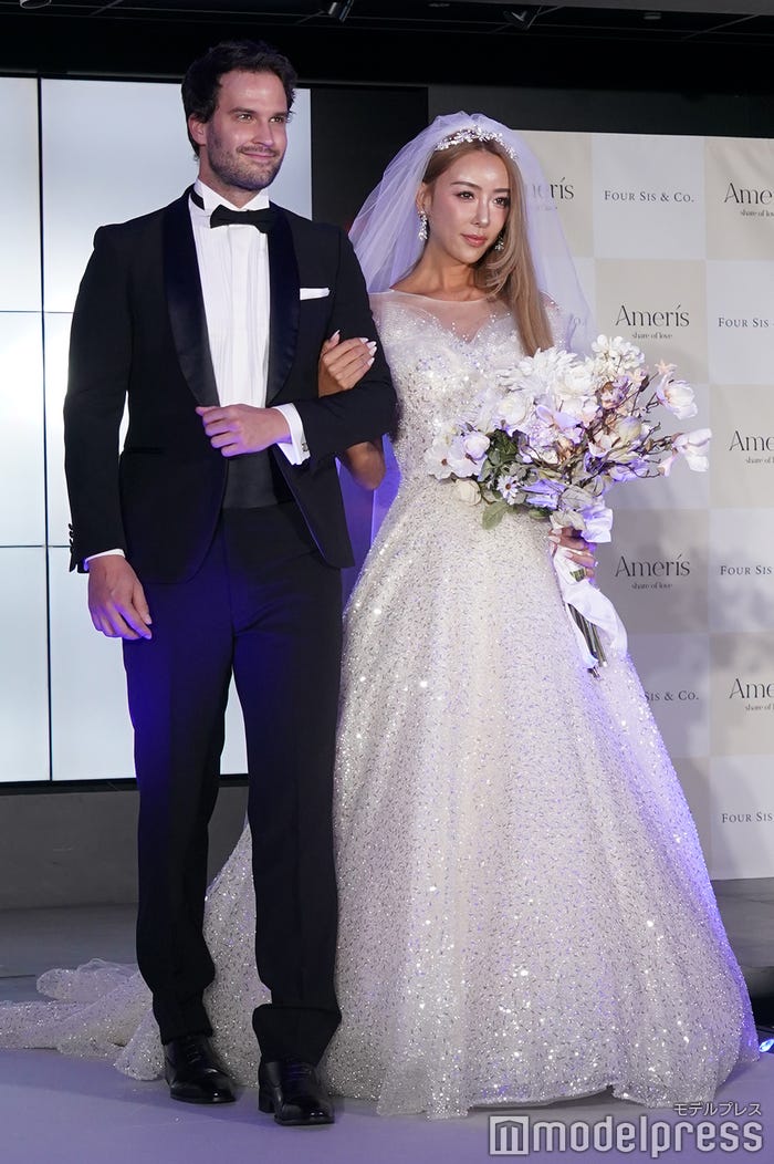 (右)GENKING.(C)モデルプレス