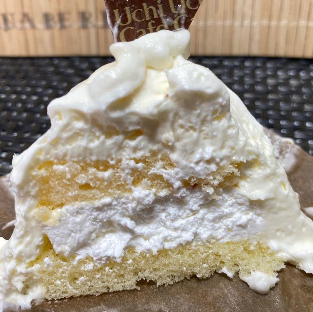 ローソンの雲泡クリームのショートの断面写真