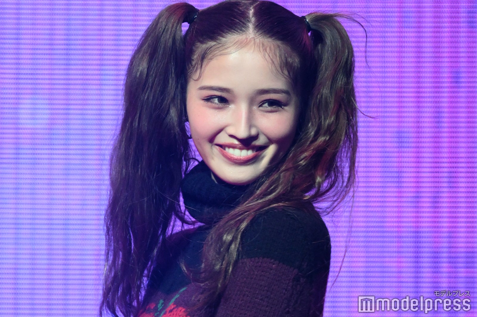 せいら、高めツインテール姿が新鮮 スリットワンピで美脚チラリ＜ViVi Night2023＞