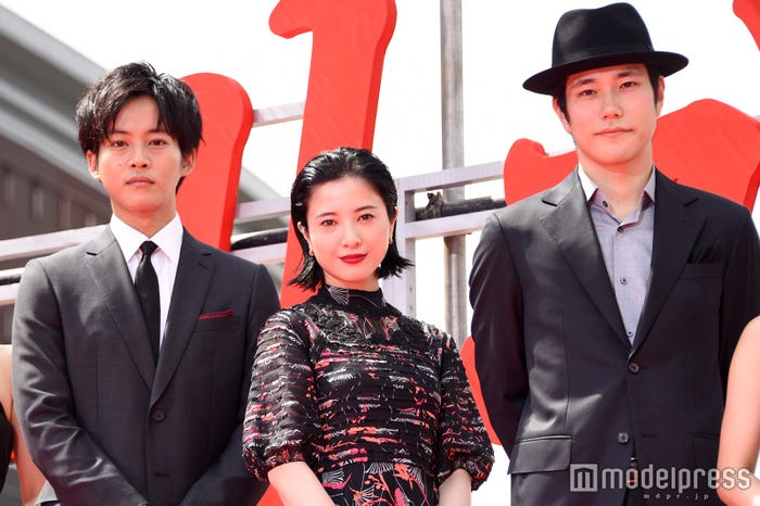 松坂桃李、吉高由里子、松山ケンイチ(C)モデルプレス