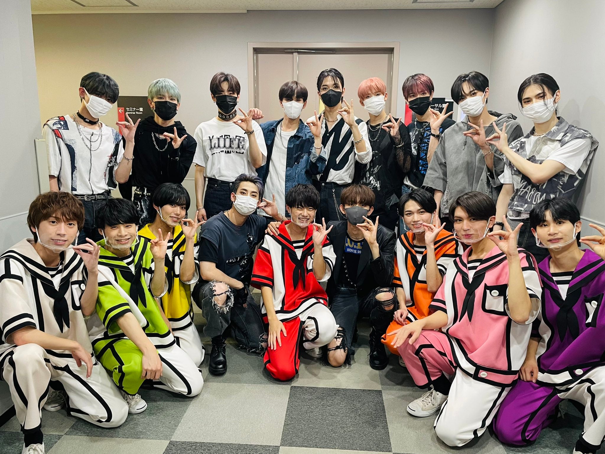 「チグハグ」でバズり中・THE SUPER FRUIT、INIとの集合写真公開 “ガチファン”小田惟真は推し告白「号泣しました」