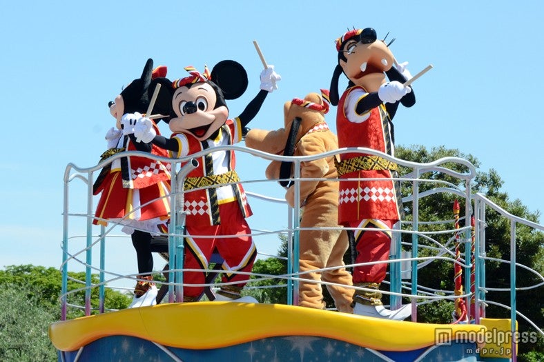 「おんどこどん！」／ミッキー、グーフィー