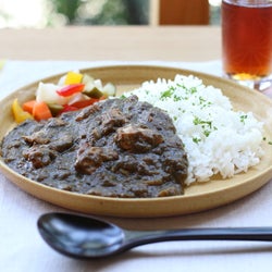 中川政七商店に、「産地を味わうレトルトカレー」が新発売
