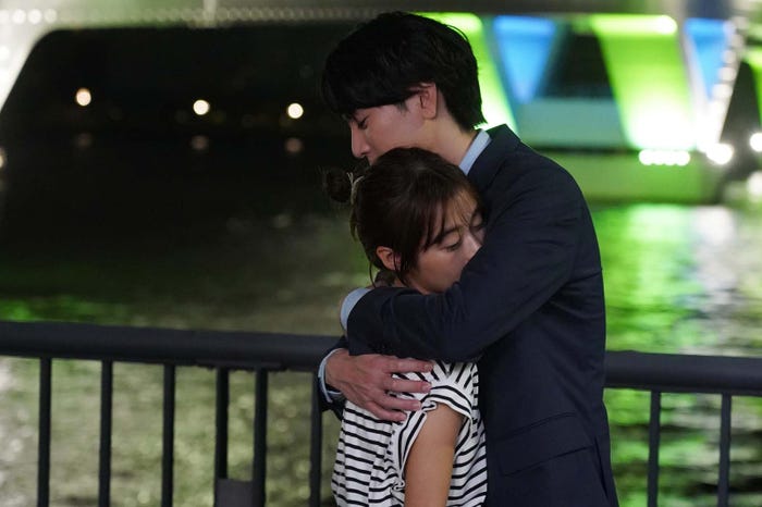 森七菜、、間宮祥太朗「真夏のシンデレラ」最終話より(C)フジテレビ